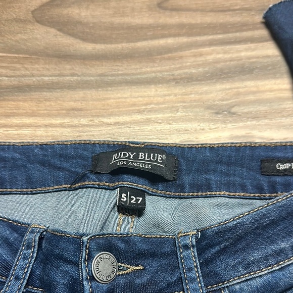 Judy Blue Crop Flare Fit Blue Raw Hem Jeans Size 5/27 - Picture 3 of 9